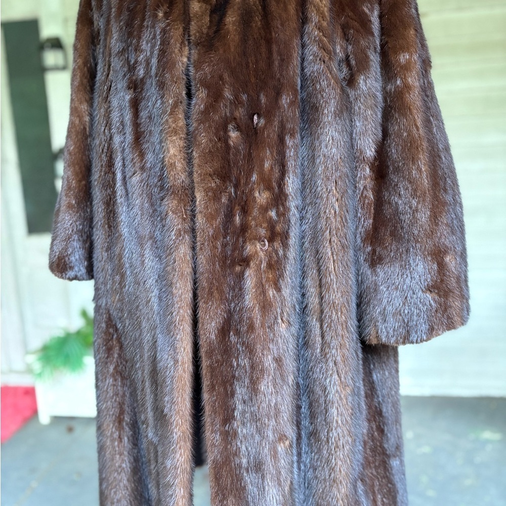 Classic Brown Full-Length Fur Coat (chocolate mink) - Picture 6 of 16